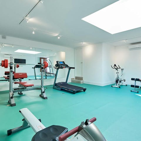 Feel energised after an uplifting workout in the gym