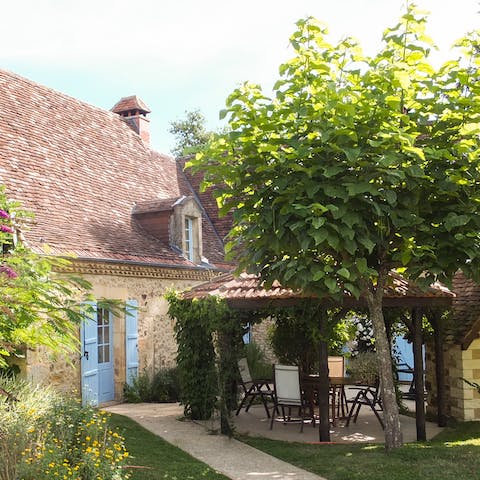 Enjoy dinner and drinks under the pergola