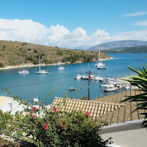 Stay less than a five-minute walk from the beach, shops and restaurants of Agios Stephanos