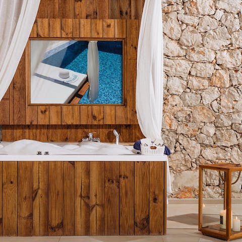 Sink into the bathtub for a candlelit soak alfresco