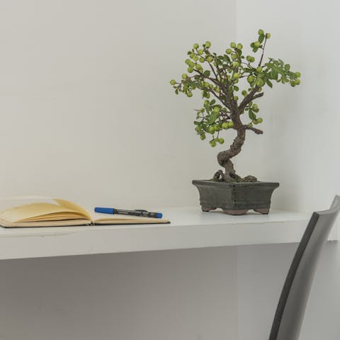 Work on your novel at the writing desk, like a true creative of Le Marais