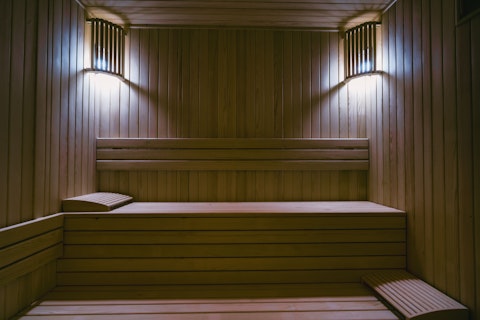 Sweat it out in the cedar-lined community sauna after a beach day