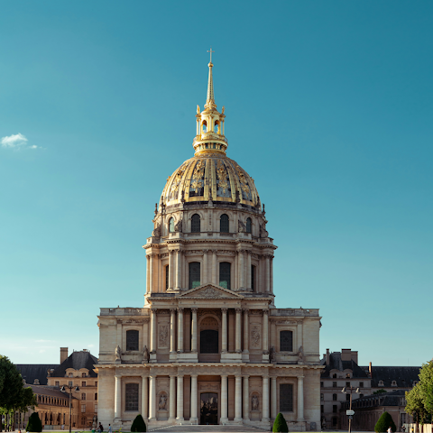 Take a short walk to the Hôtel des Invalides