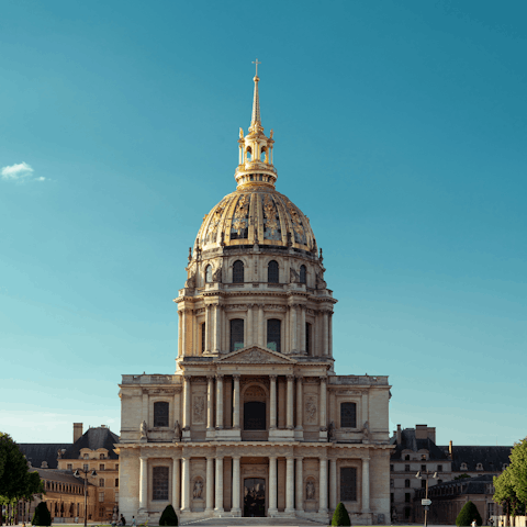 Take a short walk to the Hôtel des Invalides