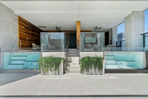 Cool off in the communal plunge pools on the terrace