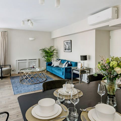 Open plan living & dining area