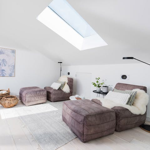 Get stuck into a good book in the cosy sun room, following an afternoon of exploring Newquay's town centre – a ten-minute walk away