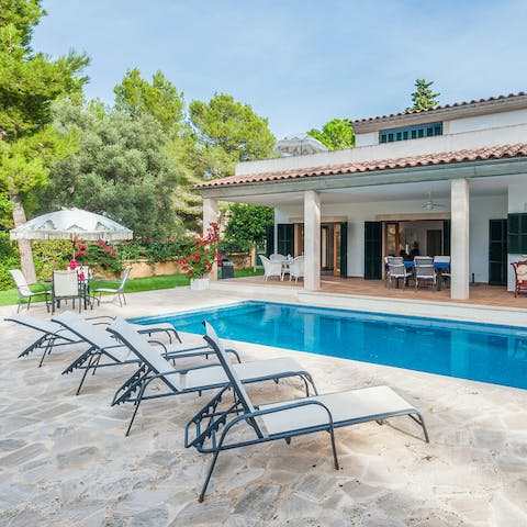Cool down from the midday heat in the outdoor pool