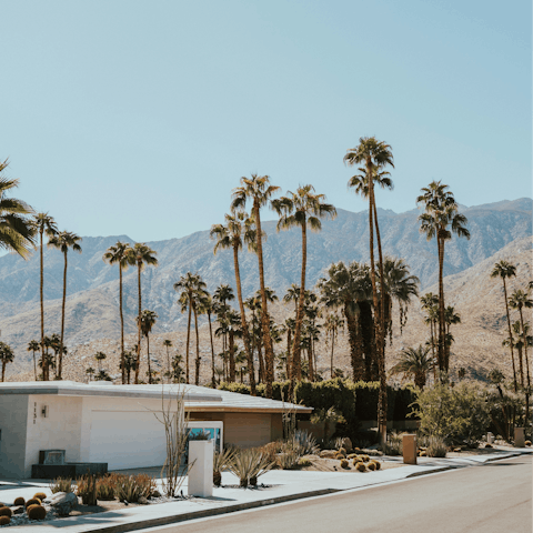 Take a stroll and discover the city's midcentury modern architecture