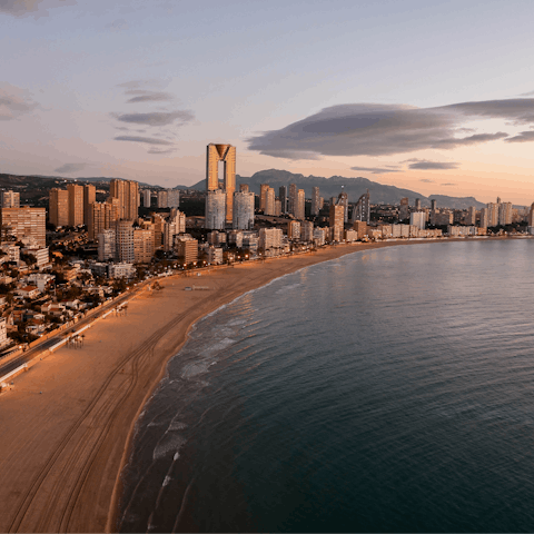 Make the most of your location on the Golden Mile – Playa de Poniente is a short walk away
