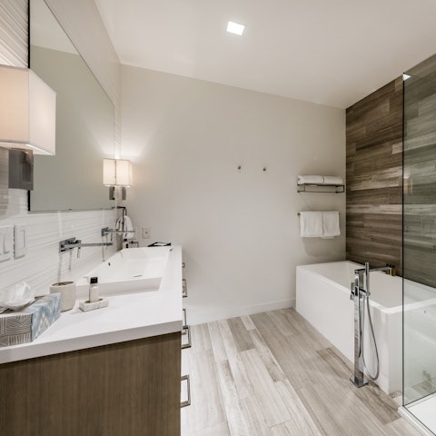 Take a long bath after a day of skiing