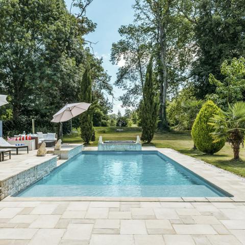 Enjoy the heated pool, hot tub and a brand new sauna