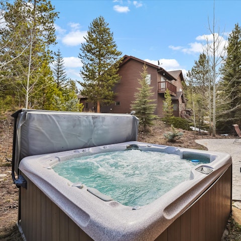 Unwind in the Jacuzzi after a day in nature