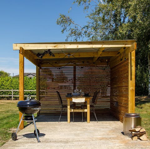 End your day with a barbecue on the deck