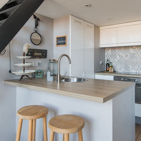 Start mornings off with coffee and pastries at the breakfast bar