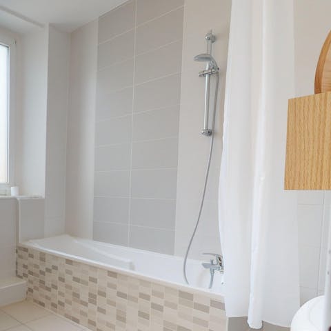 Unwind in the bathtub with a glass of Alsatian wine in hand