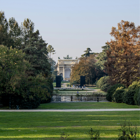 Stop by Parco Sempione for a picnic pitstop