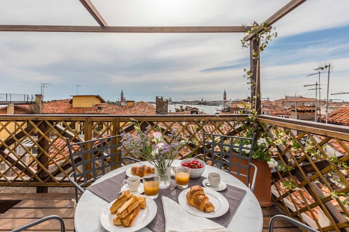 Tintoretto's Vistas