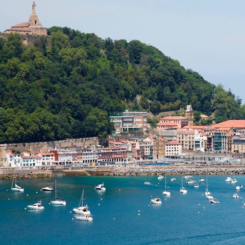 Walk to the Old Town of San Sebastian