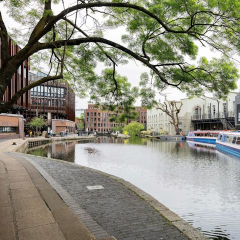 Start your day with a waterside coffee run along Regent’s Canal, stopping at one of the many cafés en route