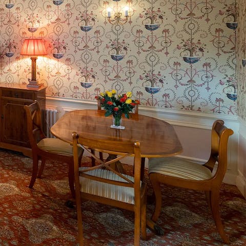 Let your host arrange for a private chef to wow you with gourmet meals, enjoyed around the dining table