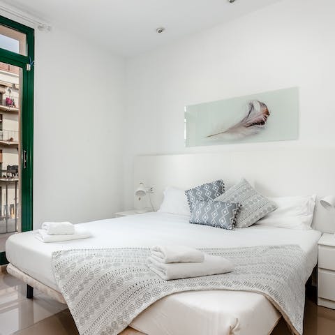 Wake up in the comfortable bedroom feeling rested and ready for another day of Barcelona sightseeing