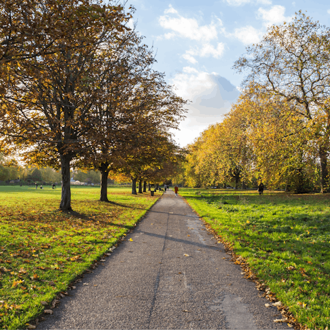 Walk to the wide open space of Hyde Park in just a couple of minutes