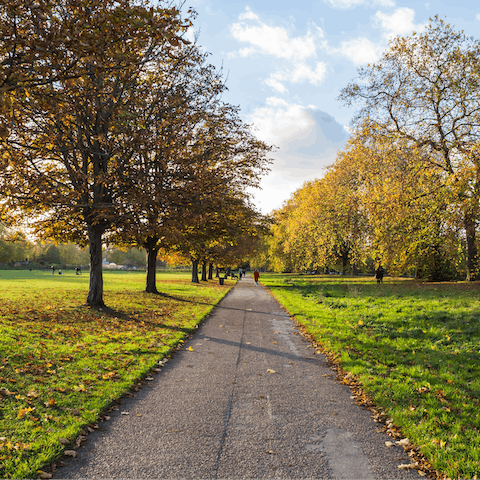 Walk to the wide open space of Hyde Park in just a couple of minutes
