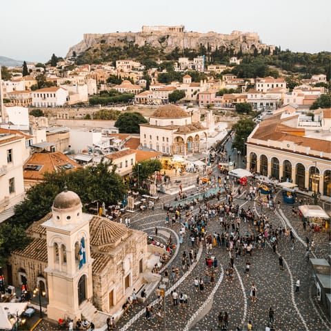 Stay just a short stroll from Monastiraki Square and the National Historical Museum