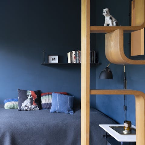 Wake up in the calming blue bedroom feeling rested and ready for another day of Berlin sightseeing