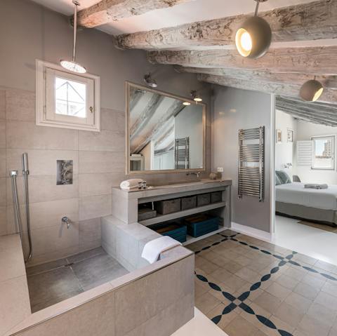 Let go of the day and treat yourself to a luxurious soak in the bath