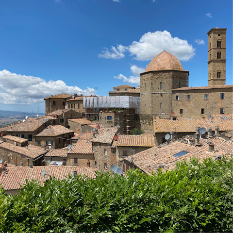 Discover the historic charms of Volterra – you can drive there for a day trip
