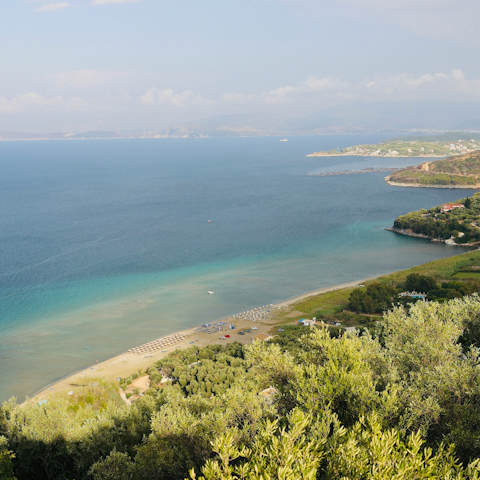 Discover Kalamaki Beach – a fifteen-minute drive away