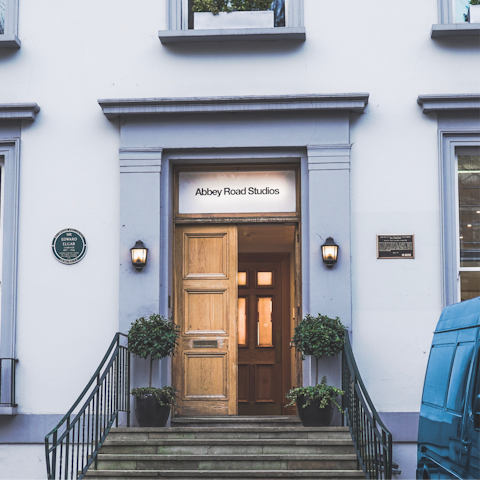 Walk just six minutes to the iconic Abbey Road