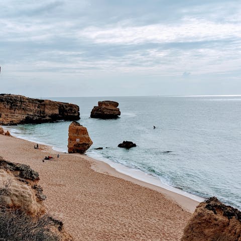 Explore the beautiful coast of Albufeira – just 3 kilometres away