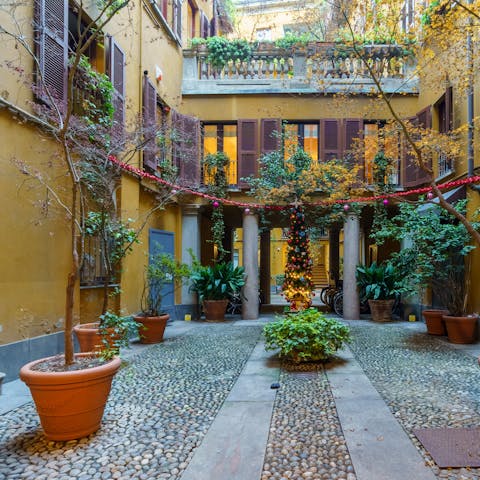 Enjoy the peace of this quiet but central Milanese street