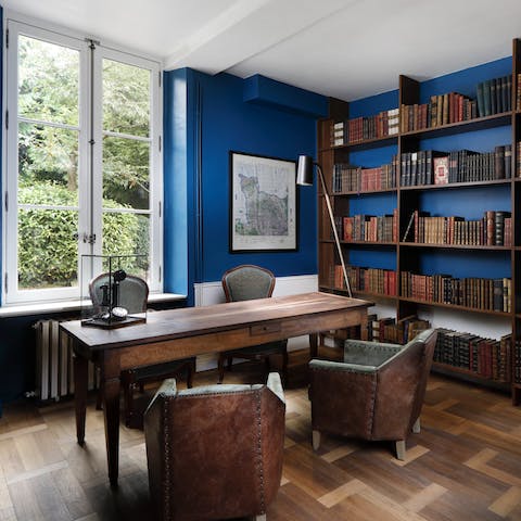 Write down the day's memories in the library