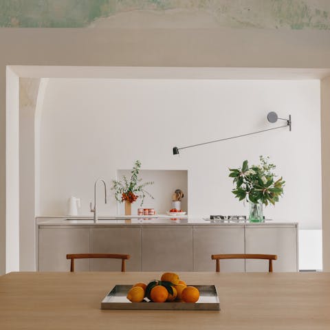 Hire in a private chef for a glamorous dinner party