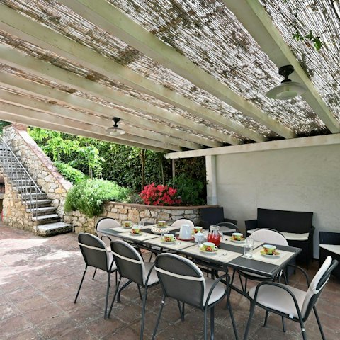 Fire up the pizza oven and enjoy dinner alfresco