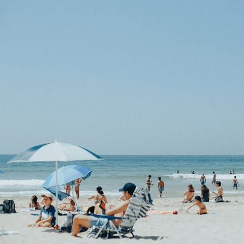 Drive five minutes to Costa da Caparica for a day at the beach