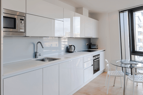A sleek & modern kitchen