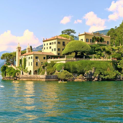 Take a guided tour of nearby Villa del Balbianello