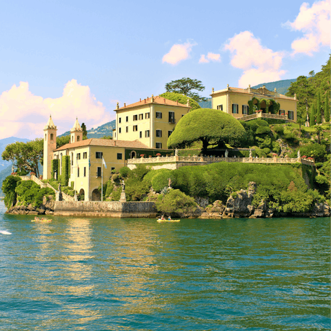 Take a guided tour of nearby Villa del Balbianello