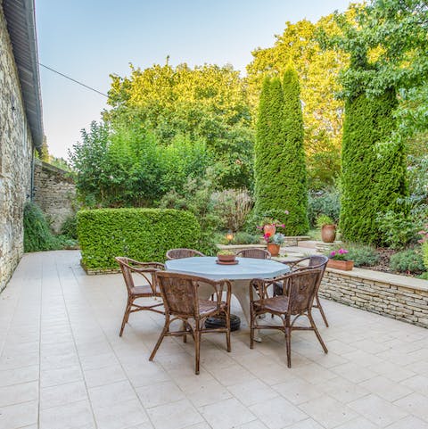 Enjoy al fresco meals