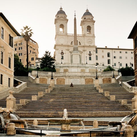 Follow in the footsteps of Audrey Hepburn and Gregory Peck and explore the Spanish Steps, a five-minute walk from this home