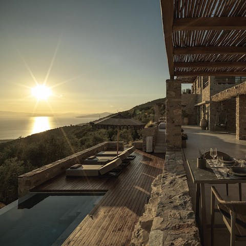 Head down to the hydrotherapy plunge pool for a sunset soak