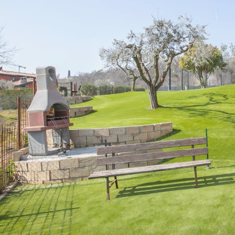 Let the kids run free on the lawns while you fire up the shared barbecue