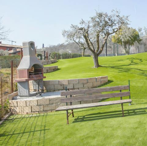 Let the kids run free on the lawns while you fire up the shared barbecue