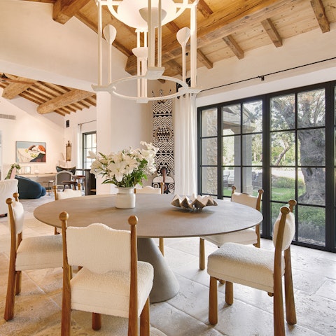 Dine en famille on the freshest bread and cheese