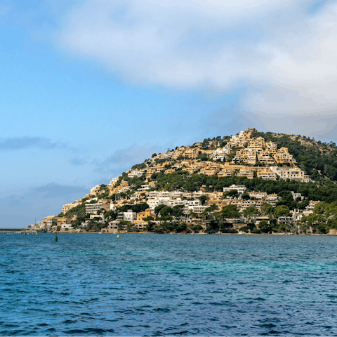 Discover the bars and restaurants of Andratx – you only have to walk five minutes